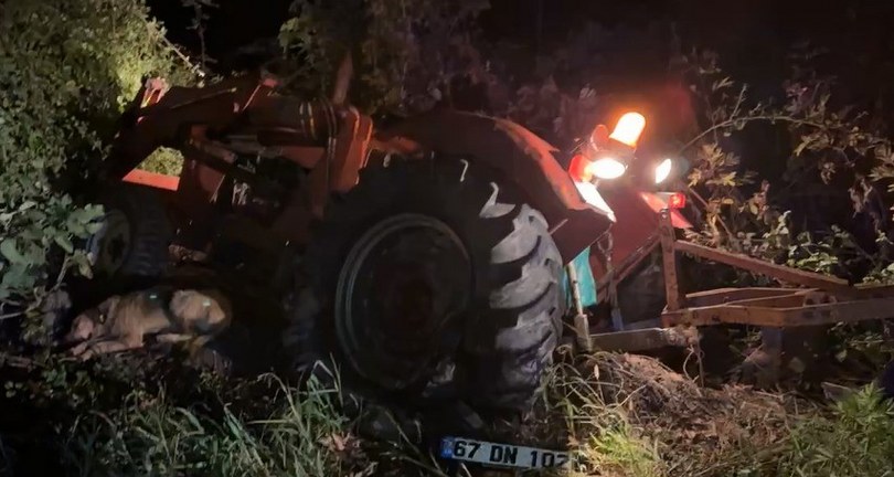 Zonguldak-Bartın kara yolunda otomobil ve traktör çarpıştı