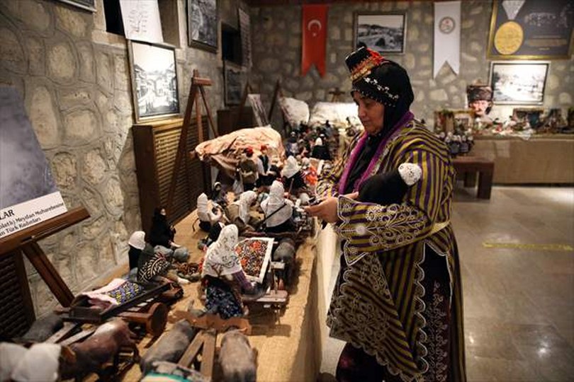 Kültürel miras taşıyıcısı sanatçı 49 yaşında üniversiteli oldu