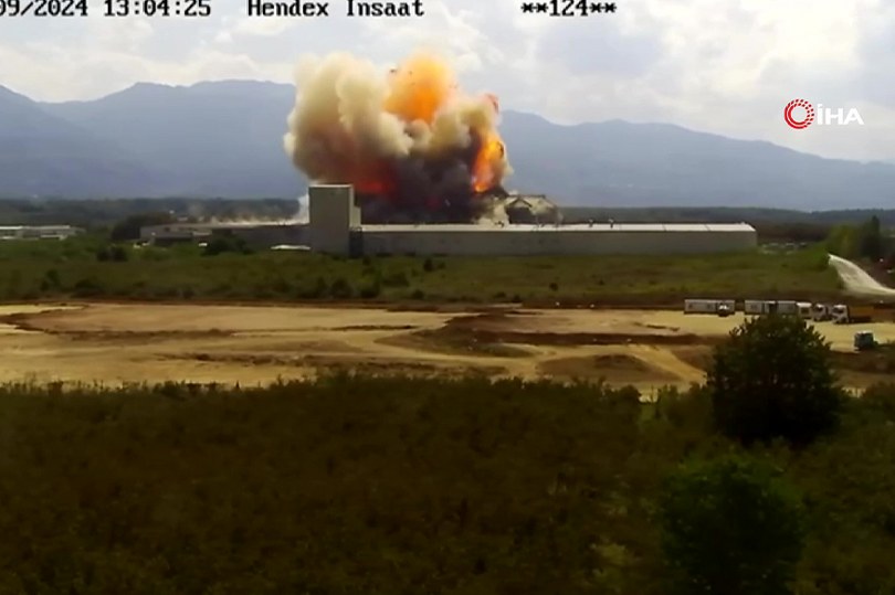 Sakarya’daki Oba Makarna fabrikasında patlama anı kamerada