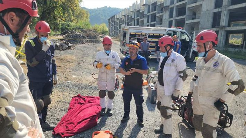 Zonguldak’ta yarışmaya hazırlanan madenciler deprem tatbikatına katıldı