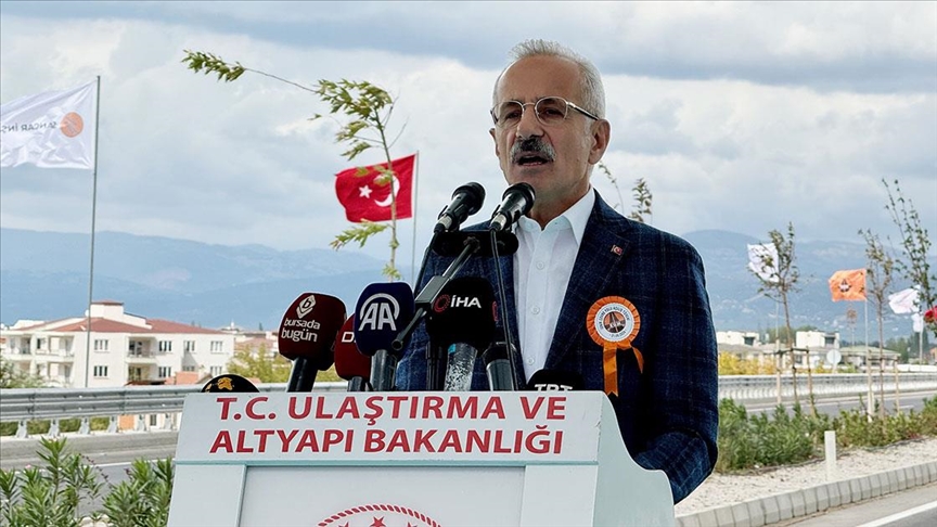 Uraloğlu, “Bölünmüş yollar sayesinde ortalama seyahat hızımız yaklaşık 90 kilometreye çıktı”