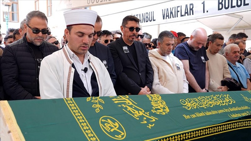 Şarkıcı Metin Arolat toprağa verildi