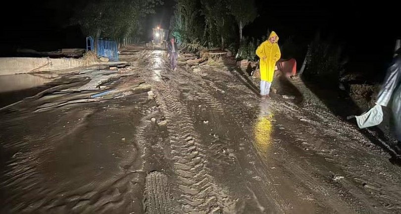 Çorum’da etkili olan sağanak yağış ve rüzgar hayatı felç etti