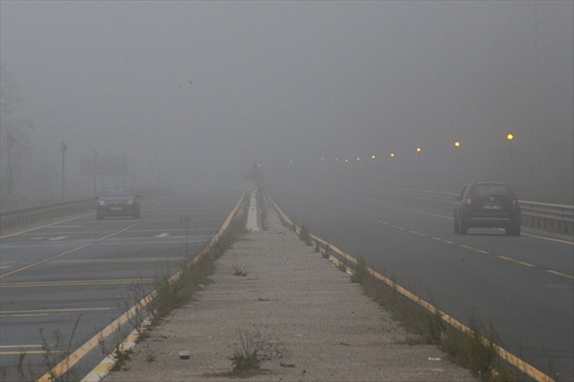 Bolu’da sis ulaşımı yavaşlattı