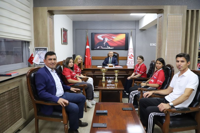 Şampiyonlardan Müdür Güven’e Ziyaret