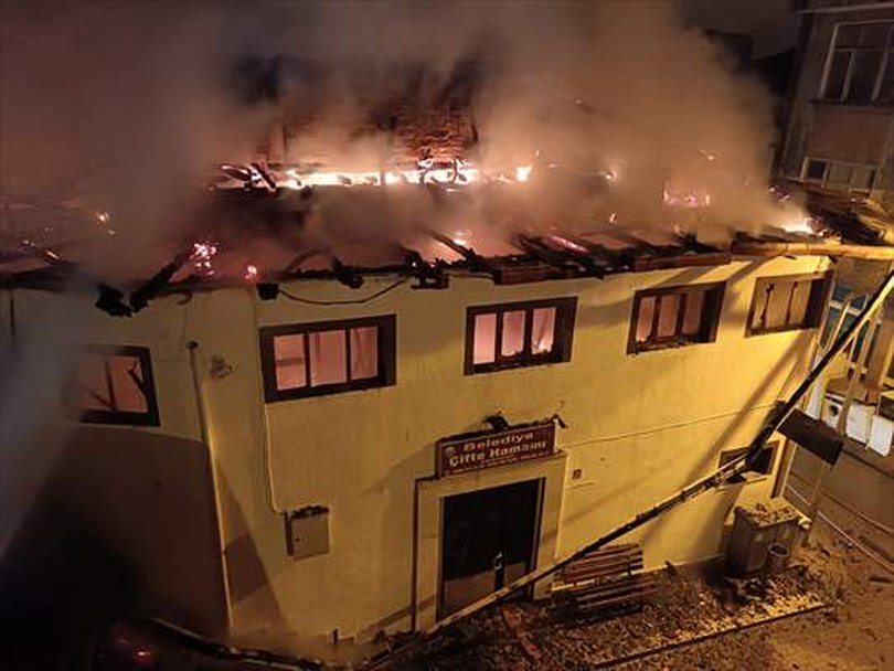 Kastamonu’da çıkan yangında tarihi hamam kullanılamaz hale geldi