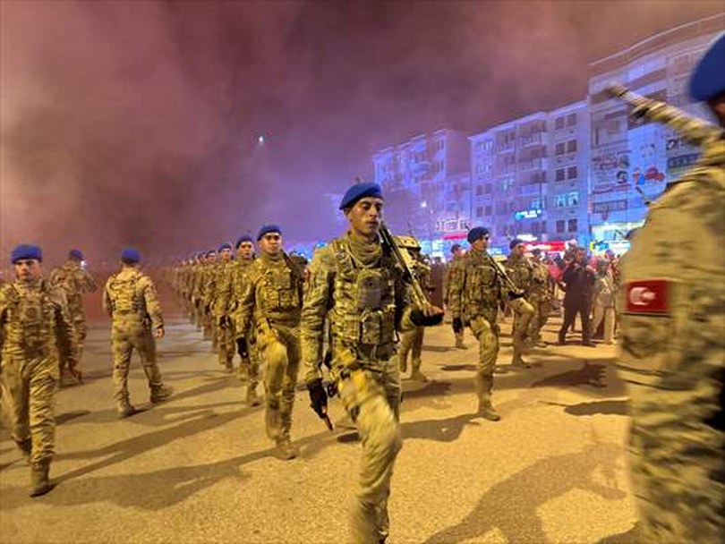 Kastamonu’da Cumhuriyet’in 101. yılı dolayısıyla fener alayı düzenlendi