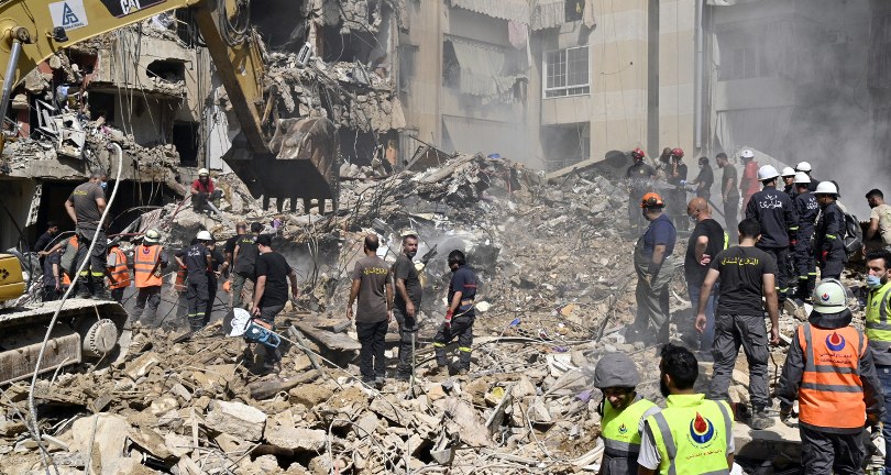 İsrail, Beyrut’tun güneyinde hastane yakınını bombaladı