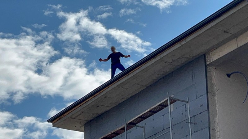 Parasını alamayan işçiden intihar eylemi