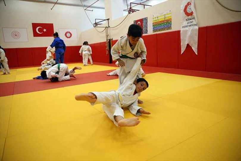 Akademisyenin sosyal sorumluluk projesi, çocukları başarılı birer judocu yaptı