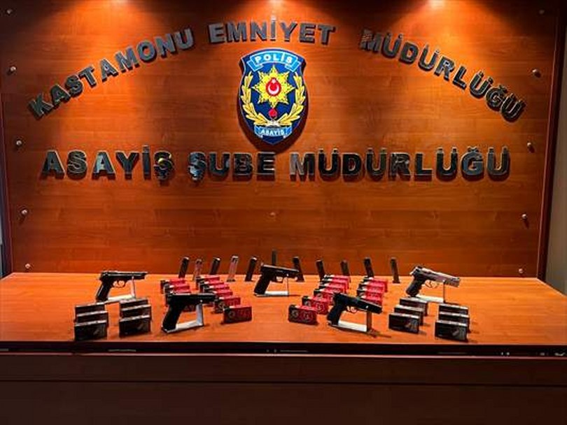 Kastamonu’da bir evde 4 ruhsatsız tabanca ile 1750 fişek bulundu