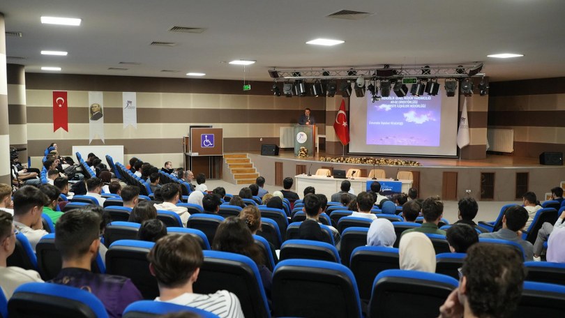 KBÜ’de “Havacılık Sektöründe AR-GE ve Üniversite-Sanayi İş Birliği” Konferansı Düzenlendi
