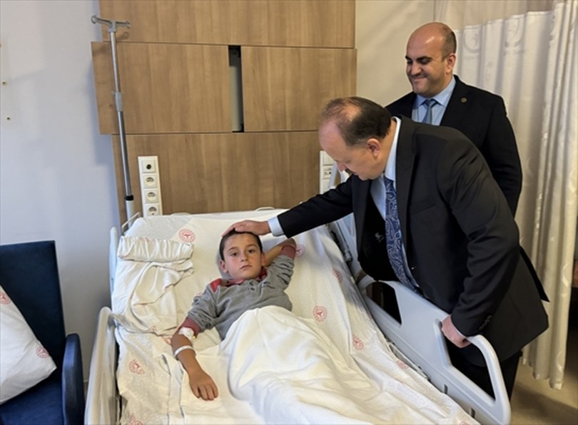 Kastamonu’da okul servisi ile tırın çarpışması sonucu 12’si öğrenci 13 kişi yaralandı