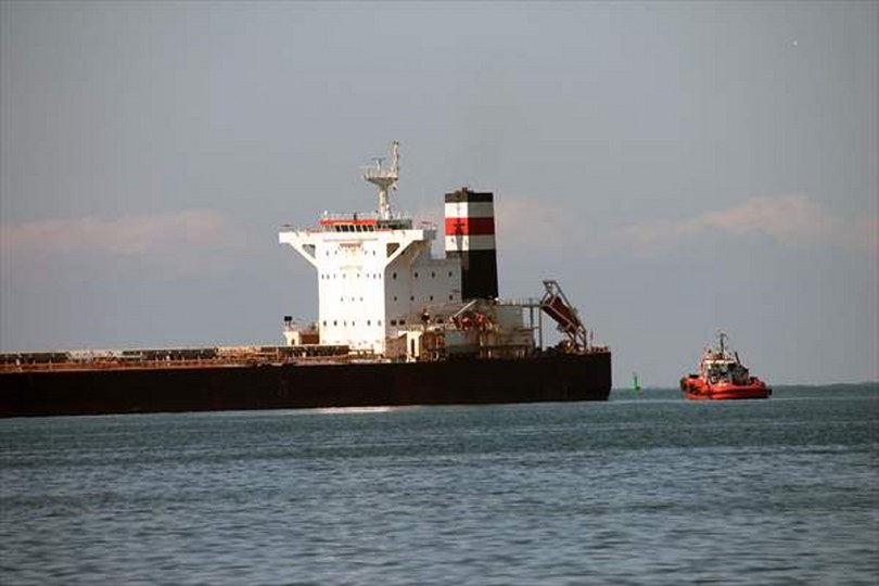Zonguldak’ta kargo gemisi karaya oturdu