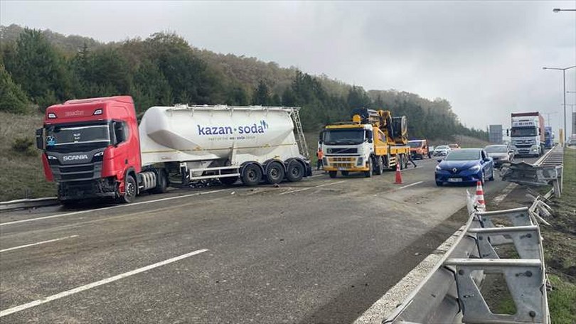 Bolu’da tanker ile otomobilin çarpıştığı kazada sürücüler yaralandı