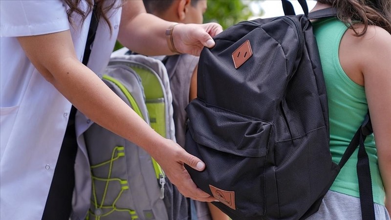 Ağır çanta taşıyan öğrencilere uyarı