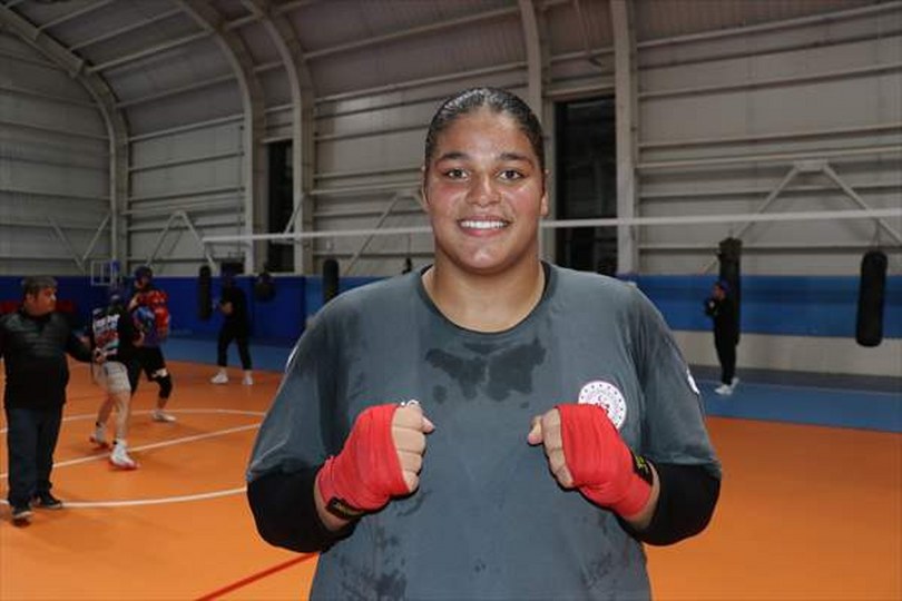 Namağlup boksör Havvanur dünya şampiyonluğu için yumruk sallıyor