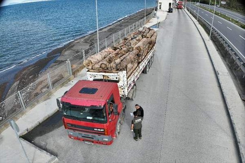 Bolu ve Düzce’de orman ürünleri taşıyan araçlar denetlendi
