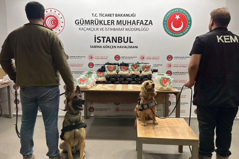 Ticaret Bakanlığı Gümrük muhafaza ekipleri zehir tacirlerine nefes aldırmıyor