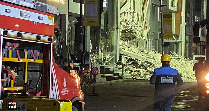 Çöken Binanın Altında Kalan İşçiyi Kurtarma Çalışmaları Sürüyor