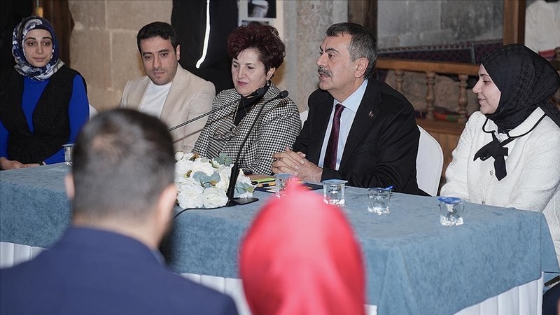 300 bin civarında öğretmen ünvan alacak