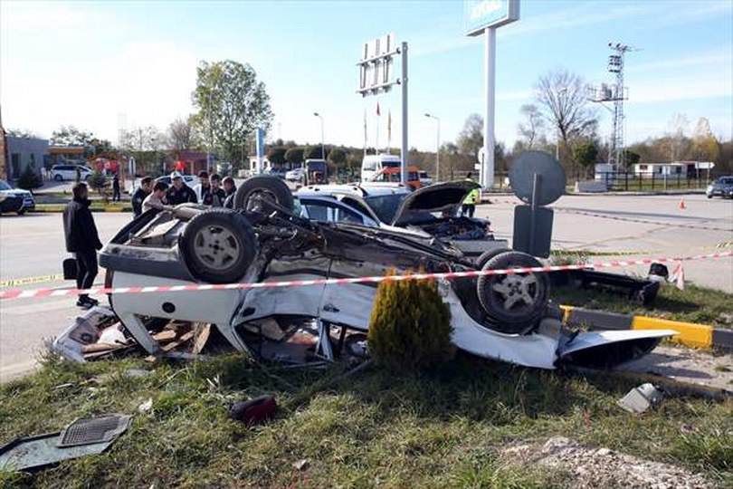 Kastamonu’da iki otomobil çarpıştı, 1 kişi öldü, 4 kişi yaralandı