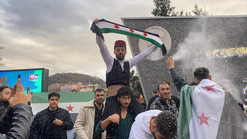 Zonguldak’ta Suriyeliler, Rejimin Çöküşünü Kutladı