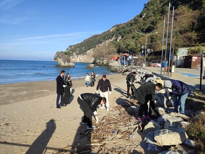 Bartın İnkumu Sahili’nde çevre temizliği yapıldı