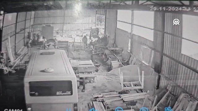 Zonguldak’ta Minibüsle Babasının Atölyesine daldı, ortalığı savaş alanına çevirdi!