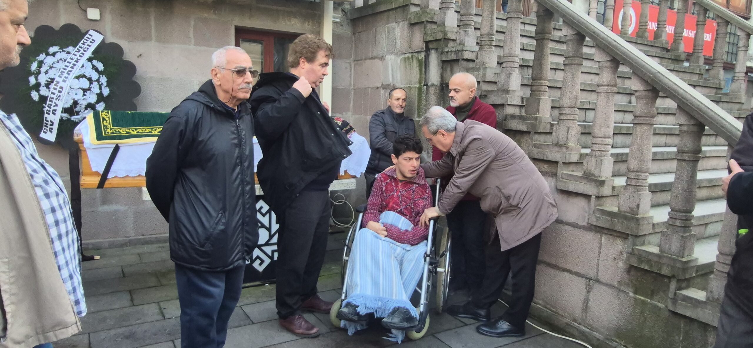 Annesinin tabutuna son bakışı yürekleri dağladı