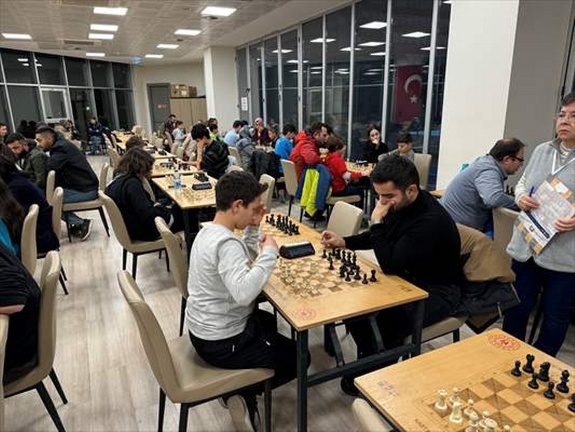 İlk Kadın Mitingi Anısına Satranç Heyecanı