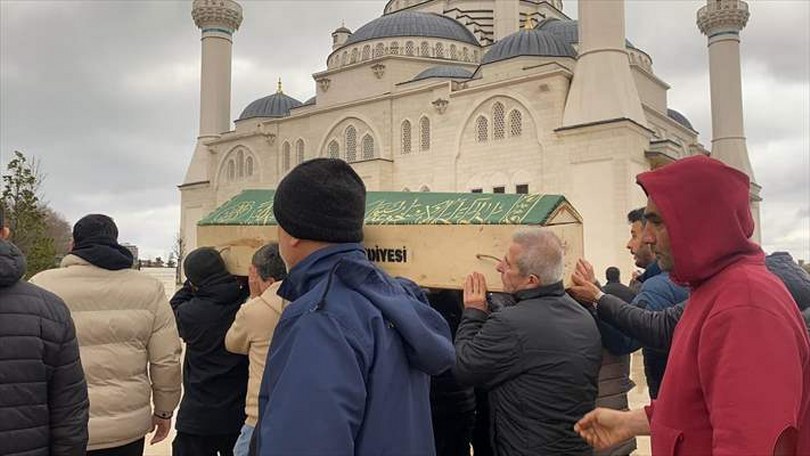 Bartın’da evinin balkonundan düşerek ölen üniversite personeli Zonguldak’ta defnedildi