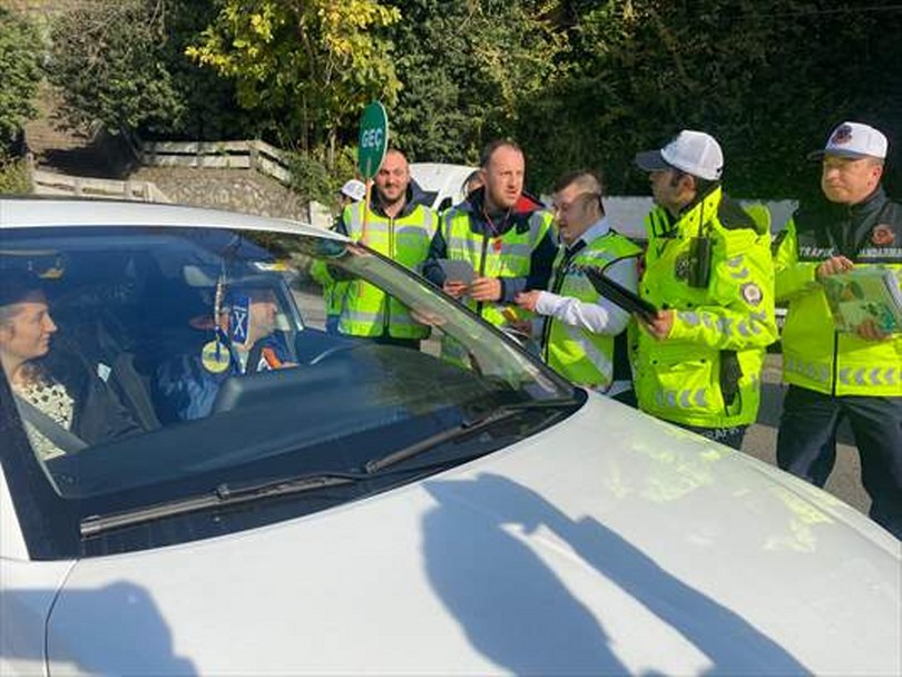Zonguldak’ta engelli bireyler temsili trafik uygulaması yaptı