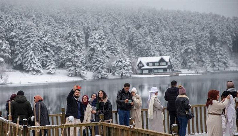 Gölcük Tabiat Parkı beyaza büründü