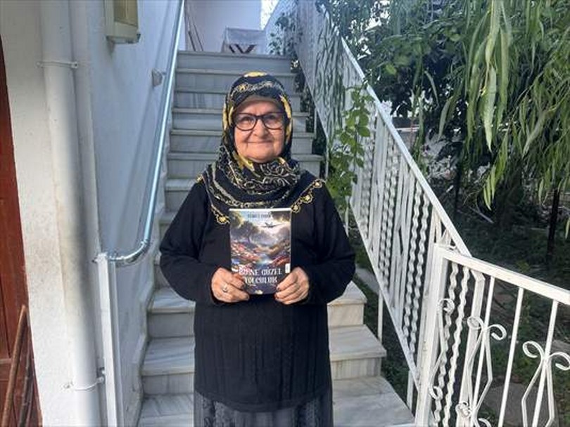 82 yaşındaki kadın ikinci şiir kitabını çıkardı