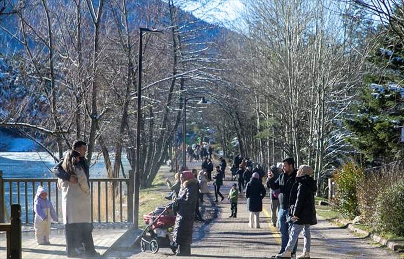 Gölcük Tabiat Parkı’nda yeni yılın ilk günü yoğunluk yaşandı