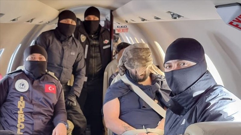 Ermenistan’da yakalanarak Türkiye’ye getirilen suç örgütü elebaşı adliyeye sevk edildi