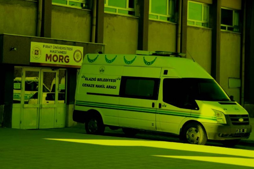 Yıkamayı unuttukları mevtayı mezardan çıkarıp yıkadılar