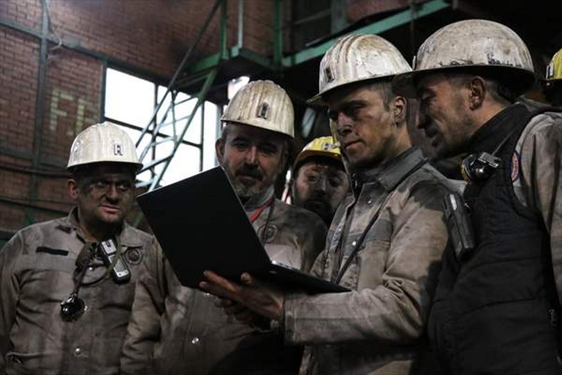 Zonguldak’ta maden işçileri, AA’nın “Yılın Kareleri” oylamasına katıldı