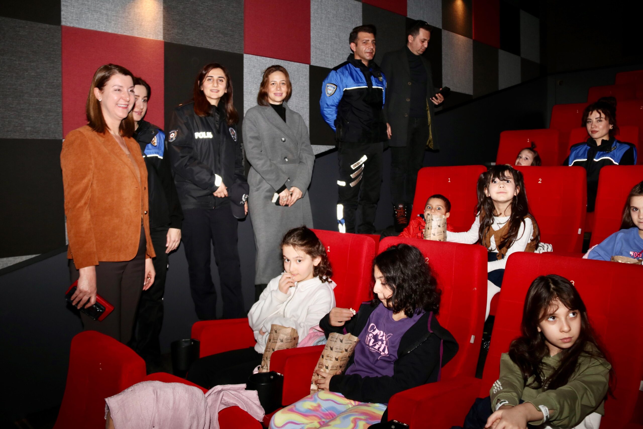 Bartın’da Polis Çocukları Sinema Etkinliğinde Buluştu