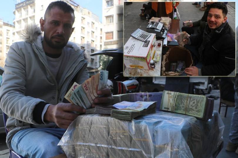 Suriye’de sarraflar sokaklarda döviz bozuyor