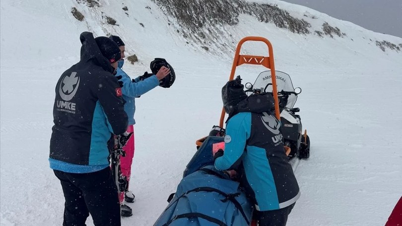 Ilgaz’da kayak yaparken düşerek yaralanan kişi hastaneye kaldırıldı