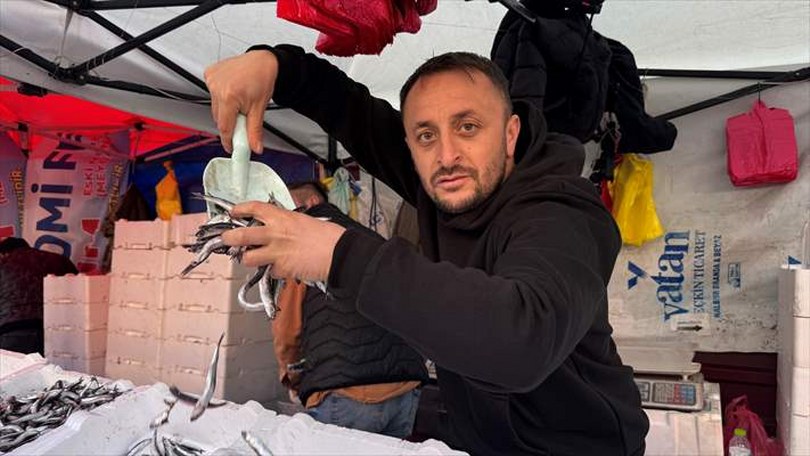 Zonguldak’ta bol miktarda avlanan balık tüketiciyi de balıkçıyı da sevindirdi