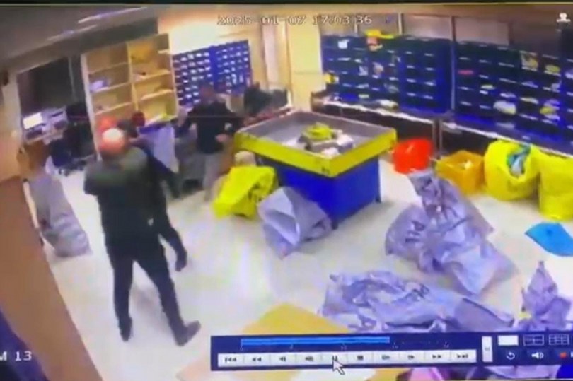 Rize’de PTT binasındaki saldırı anı güvenlik kameralarına yansıdı