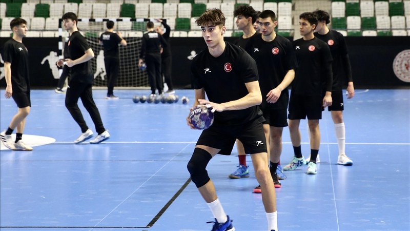 Genç Milli Hentbol Takımının hedefi yüksek