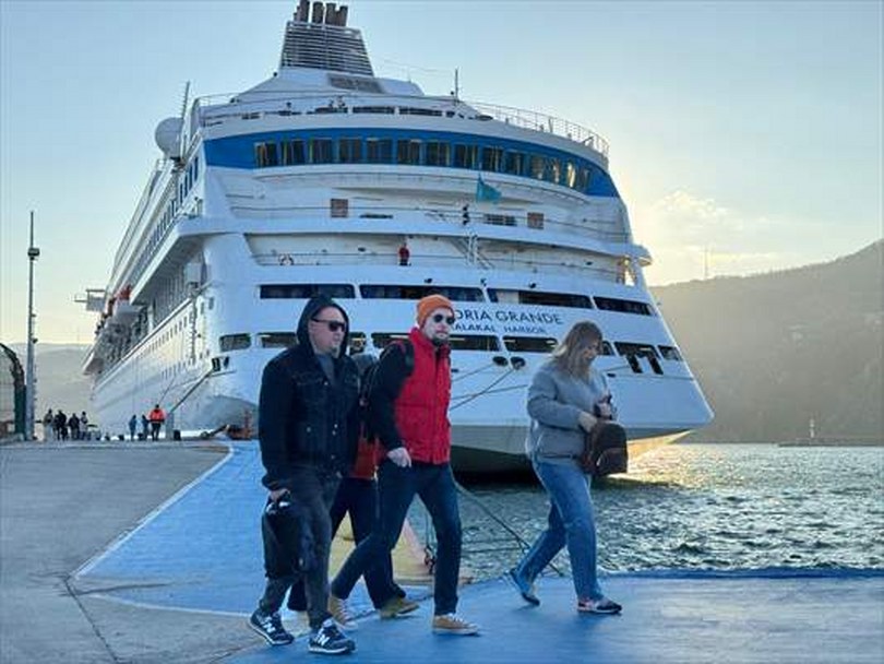 “Astoria Grande” kruvaziyeri Amasra’ya yılın ilk seferini yaptı