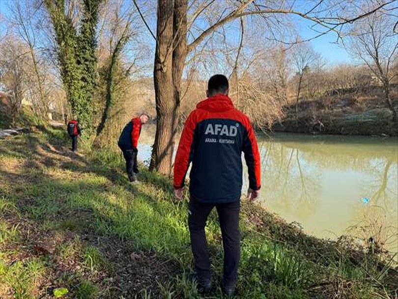 Irmağa giren yunusu arama çalışması sürüyor