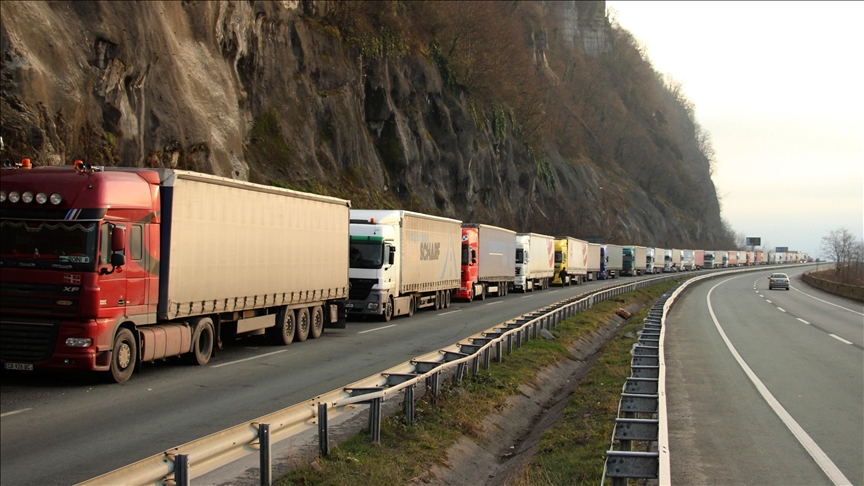 Sarp Sınır Kapısı’ndan aralıkta 37 bin 615 tır geçiş yaptı