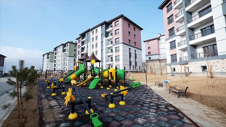 Deprem konutlarının yüzde 45’i hak sahiplerine teslim edildi