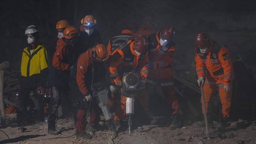 Konya’da çöken binada arama kurtarma faaliyetleri sürüyor